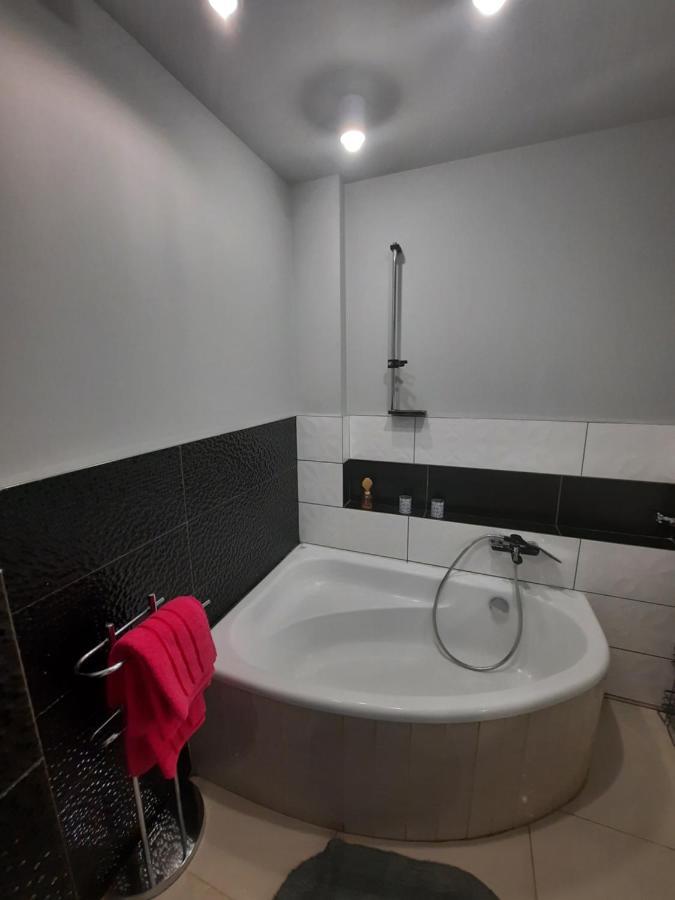 Apartament Zorzy Przy Instytucie Kardiologii Anin Apartment Warsaw Exterior photo